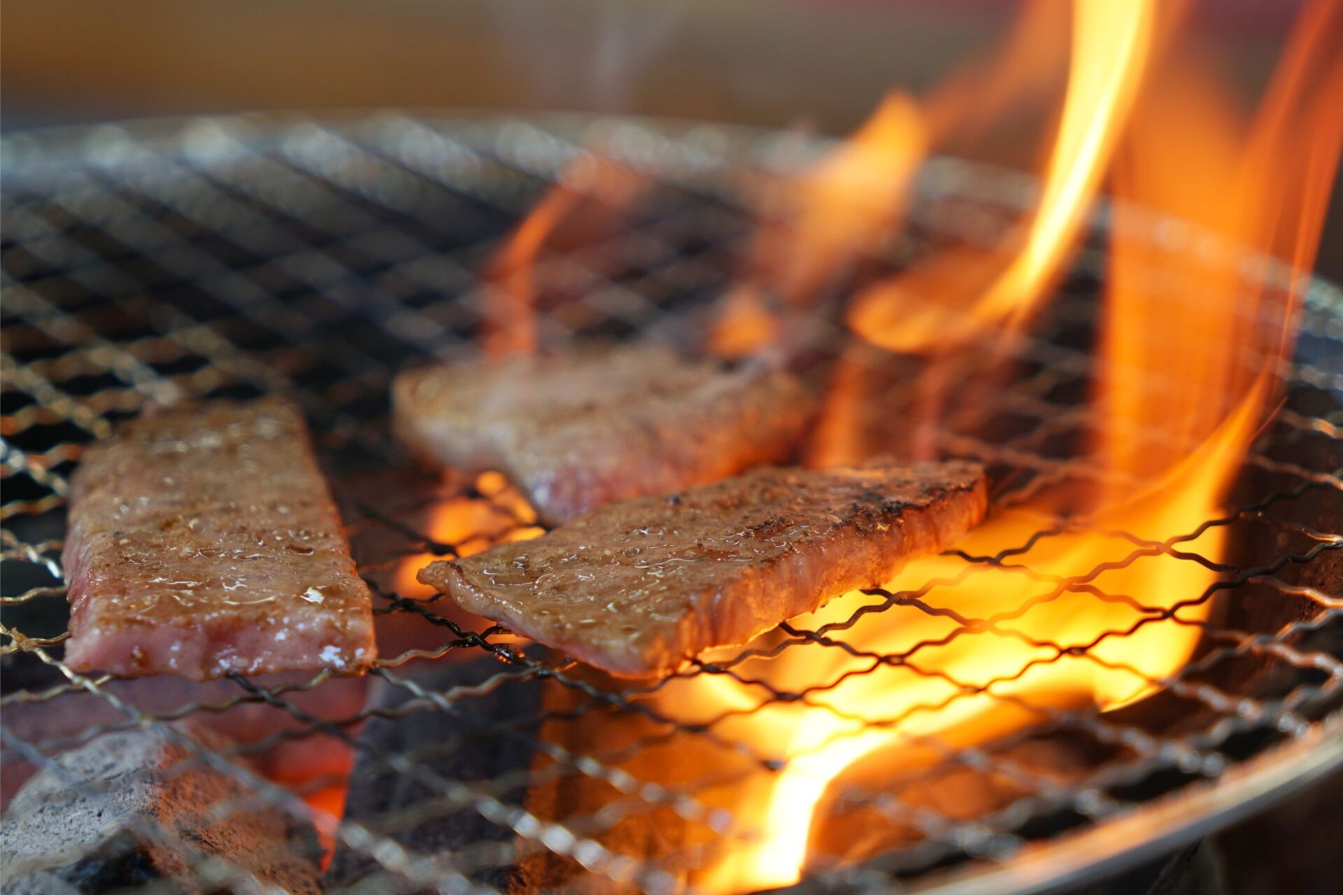 伝統のタレで味わう深みのある焼肉体験